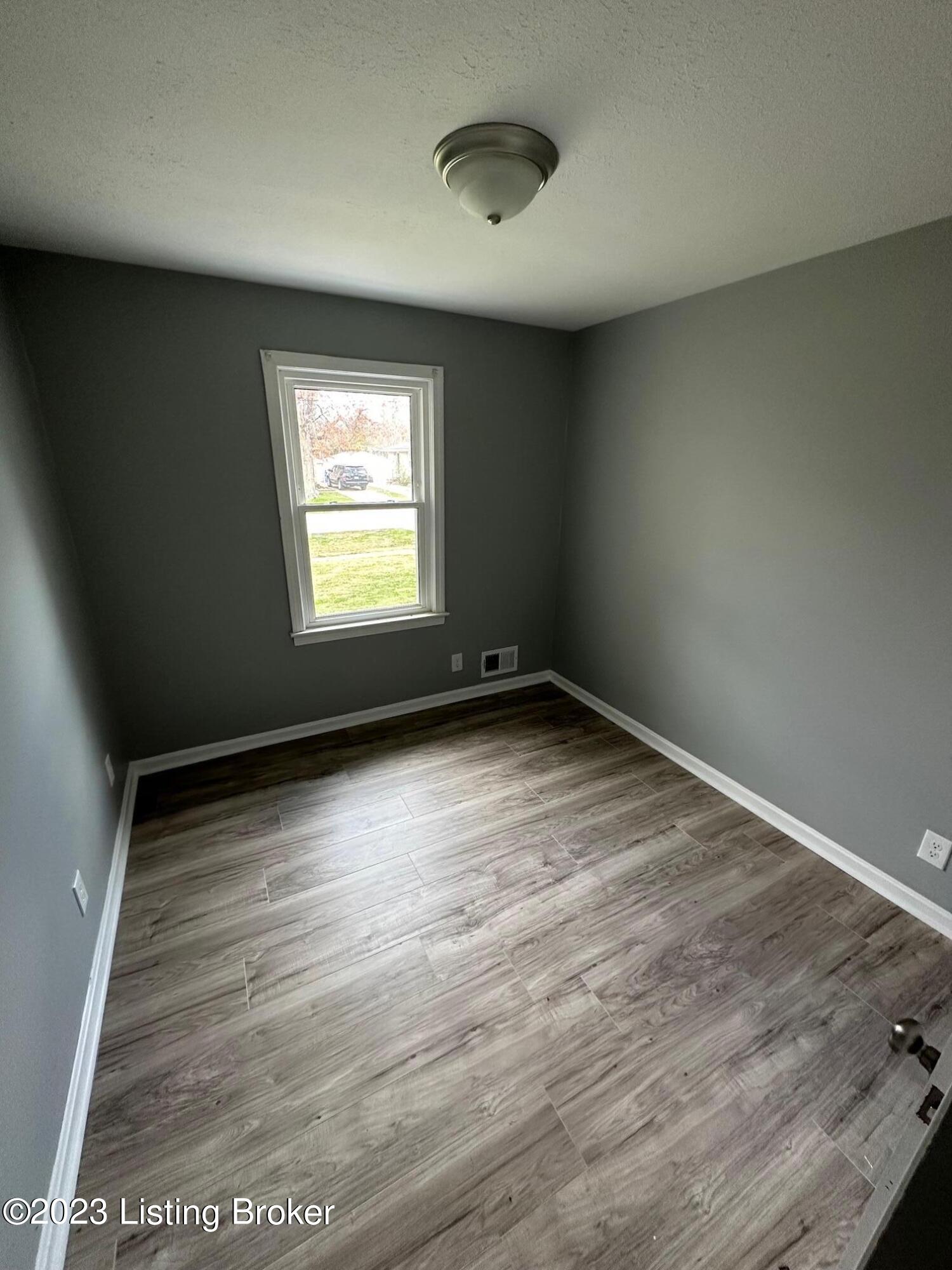 6800 Aron Road Louisville, KY 40258 - Photo 10 of 12 IMG_3639