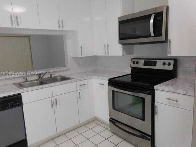 17038 Northwest 66th Court Hialeah, FL 33015 - Photo 4 of 27