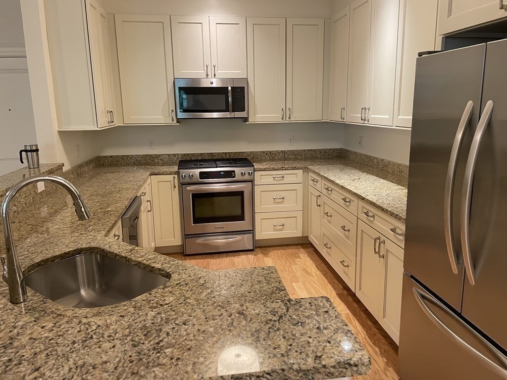 39 Taylor Drive, Unit 1004 Reading, MA 01867 - Photo 4 of 8
