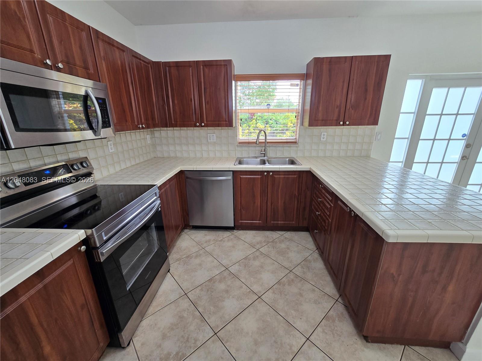 14758 Southwest 9th Lane Miami, FL 33194 - Photo 7 of 93