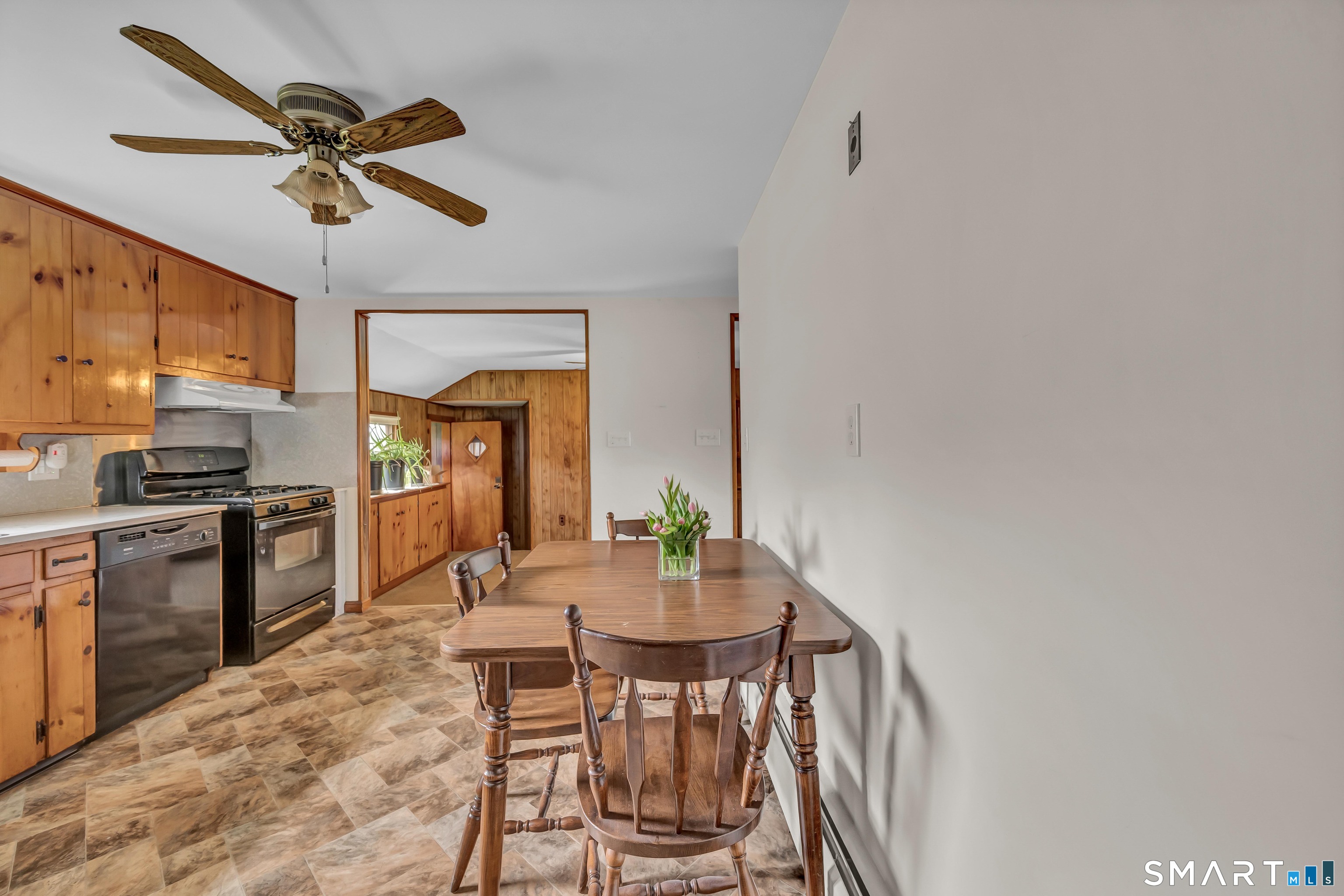 26 Barnum Road Danbury, CT 06811 - Photo 9 of 31