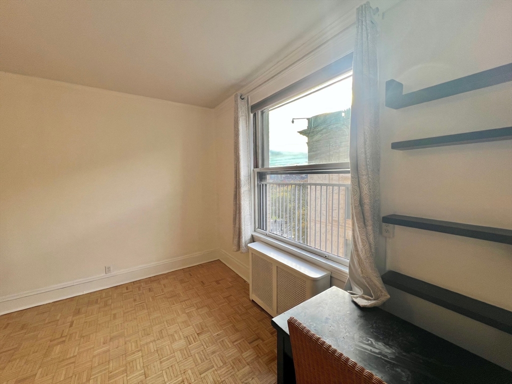 21 Beacon Street, Unit 6T Boston, MA 02108 - Photo 7 of 28 a room with a window