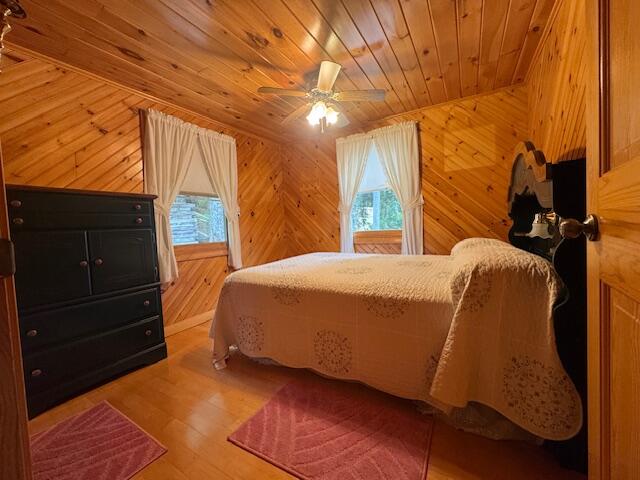 320 Redcedar Lane Sidney, ME 04330 - Photo 16 of 59 1st floor bedroom