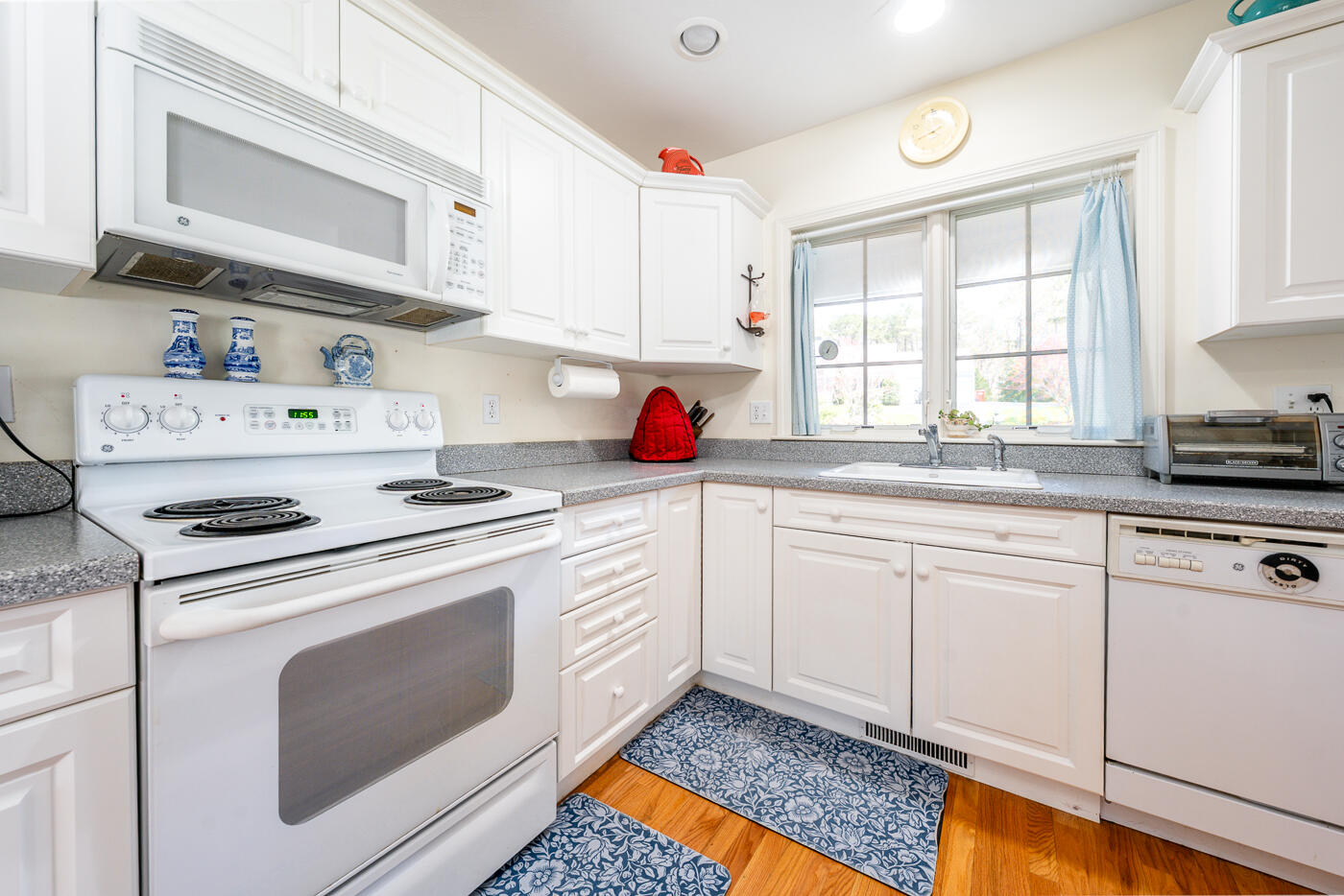 69 Regatta Drive Mashpee, MA 02649 - Photo 15 of 31 a kitchen with a stove a sink and a microwave