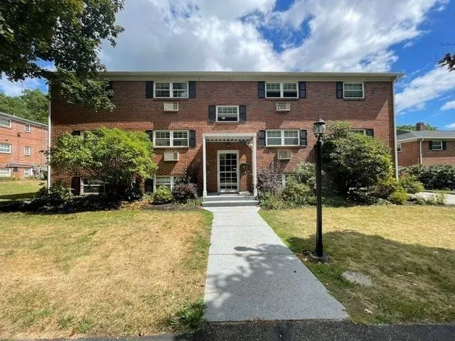 $2,250 | 64 Goldthwaite Road, Unit 10, Worcester, MA 01605