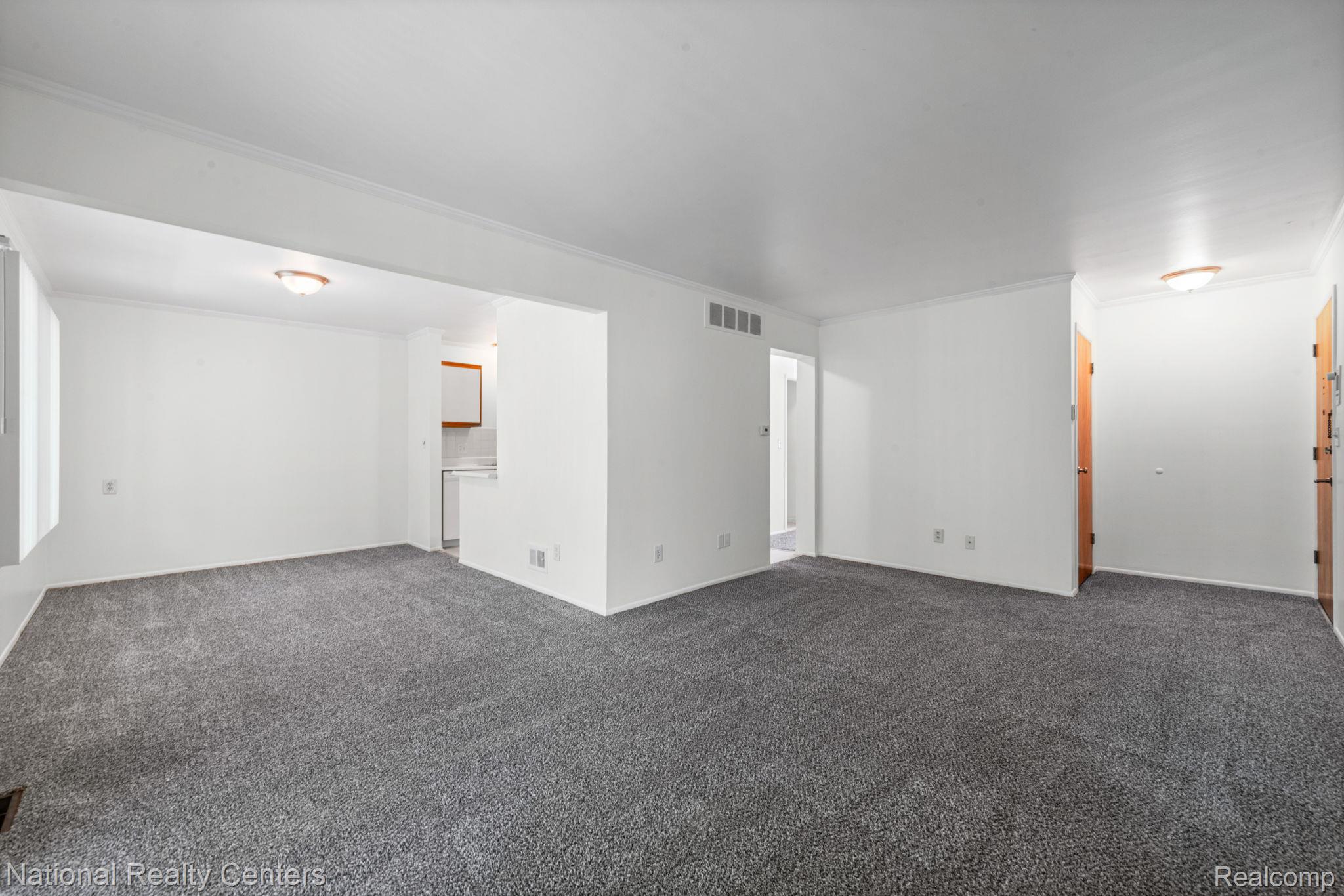 29546 Hoover Road Warren, MI 48093 - Photo 8 of 29 10-web-or-mls-29546-hoover-rd.jpg