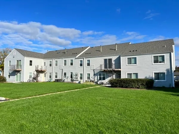 $1,425 | 2019 Oak Street, Unit C, St. Charles, IL 60174