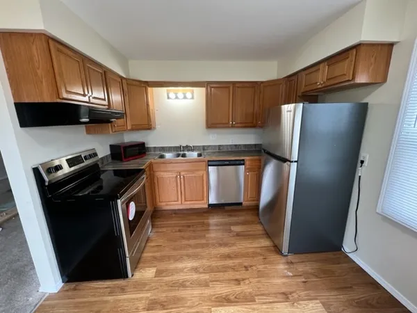 $1,425 | 2019 Oak Street, Unit C, St. Charles, IL 60174