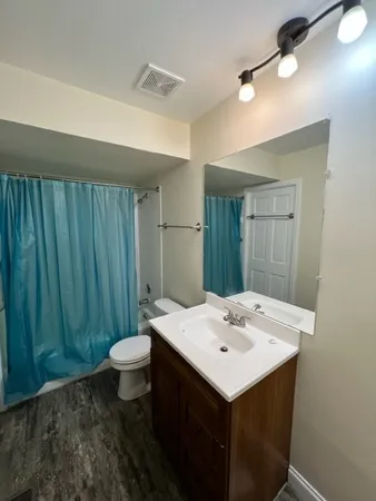 $1,425 | 2019 Oak Street, Unit C, St. Charles, IL 60174