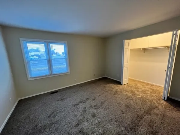 $1,425 | 2019 Oak Street, Unit C, St. Charles, IL 60174