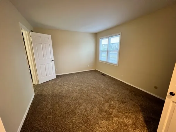 $1,425 | 2019 Oak Street, Unit C, St. Charles, IL 60174