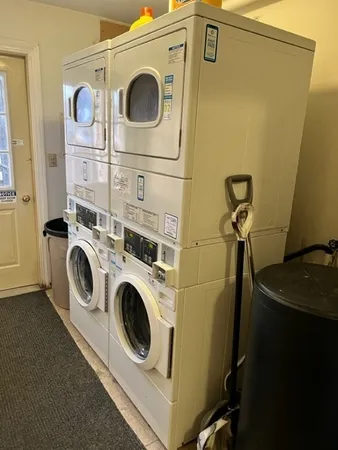 $1,425 | 2019 Oak Street, Unit C, St. Charles, IL 60174