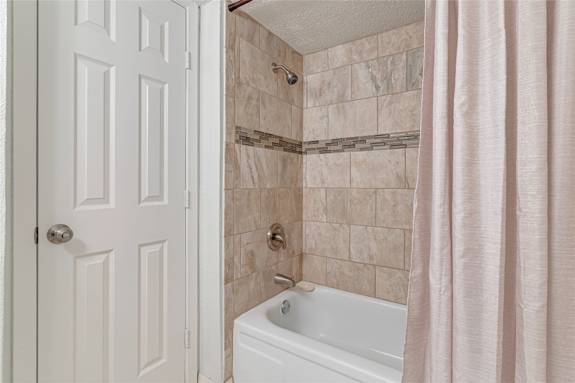 12900 Walden Road, Unit 502E Montgomery, TX 77356 - Photo 23 of 31 a bathroom with a bathtub