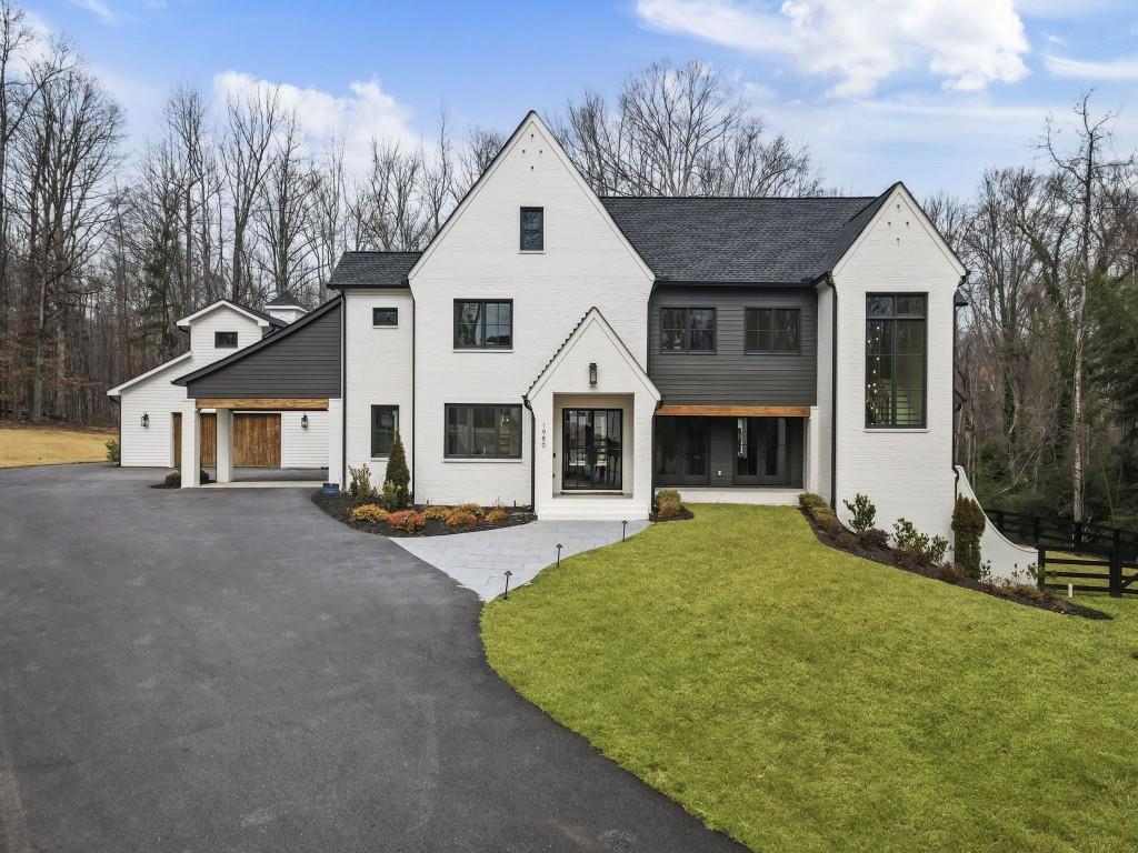 a view of a yard in front of house