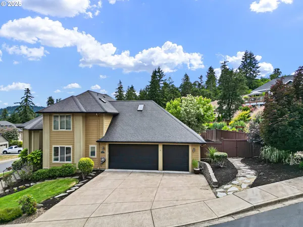 $550,000 | 1155 Holly Avenue, Cottage Grove, OR 97424