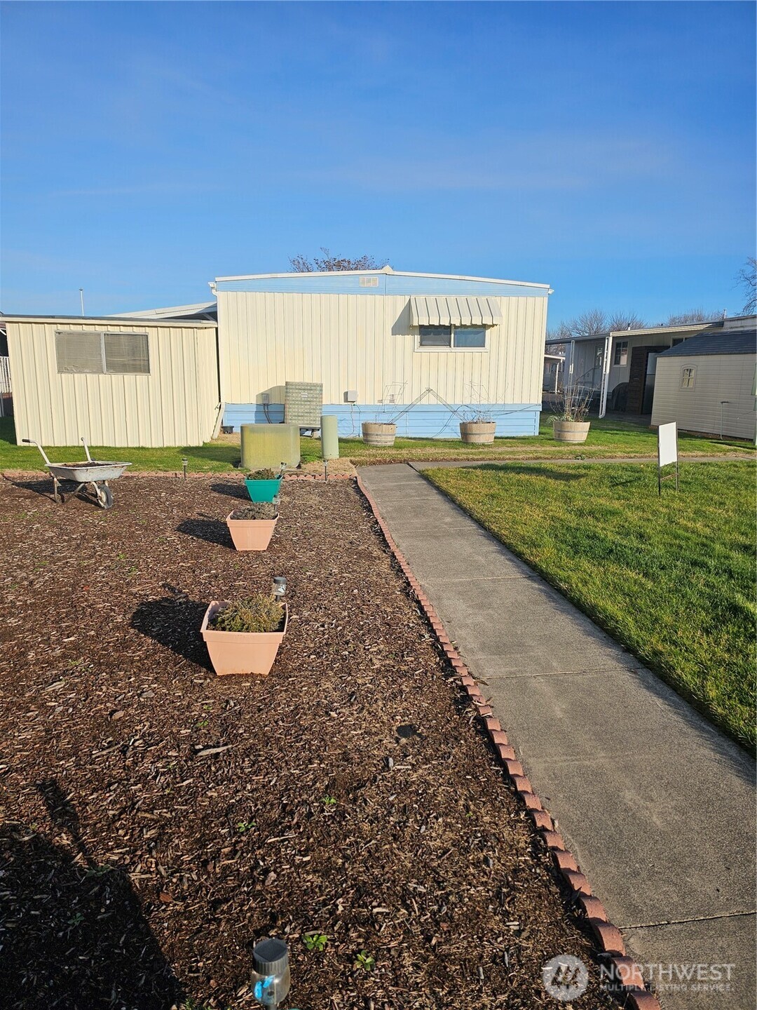 66 Jade Street Walla Walla, WA 99362 - Photo 9 of 10 a view of a house with backyard and a garden