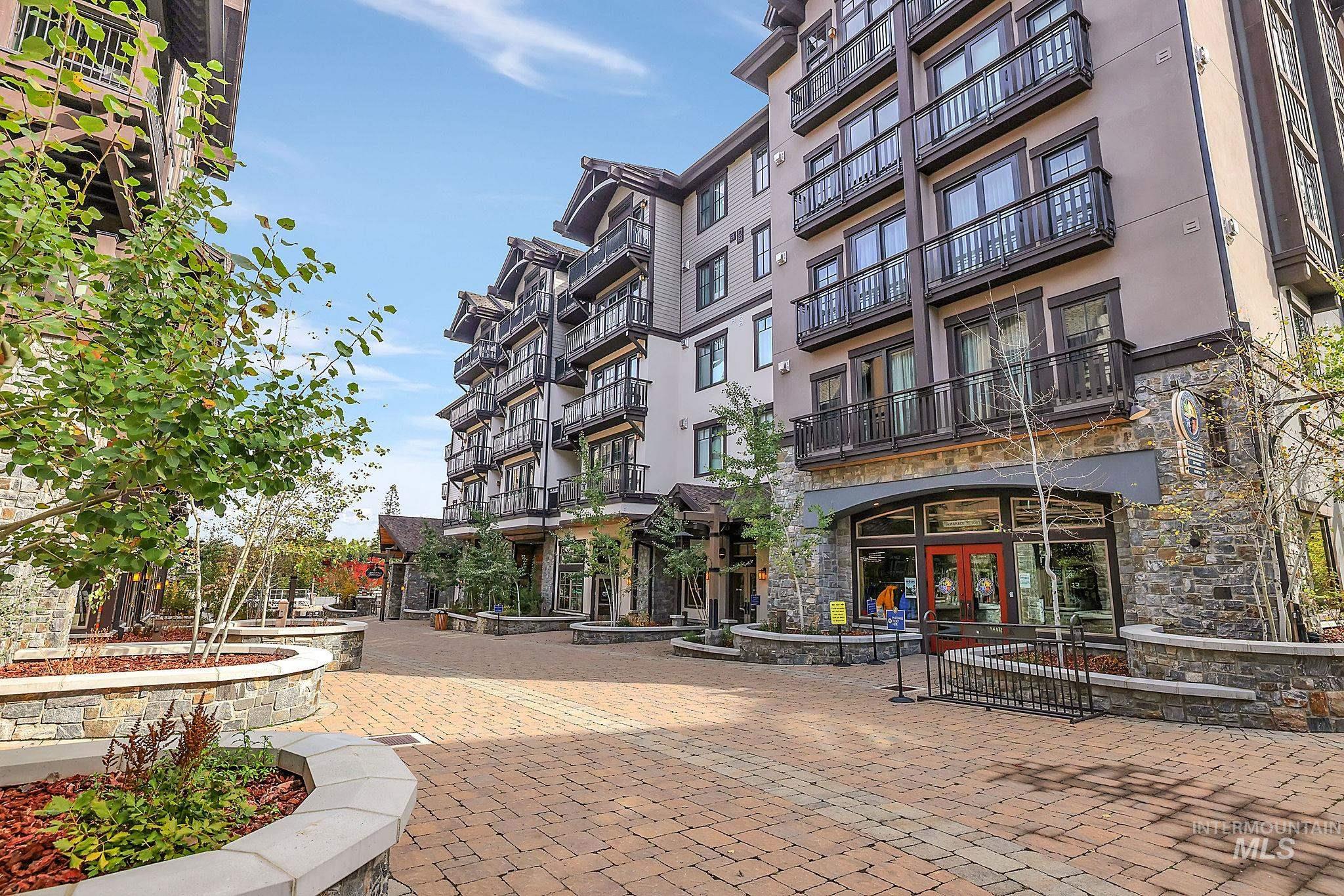 720 Village Drive, Unit 311 Donnelly, ID 83615 - Photo 2 of 37 View of building exterior