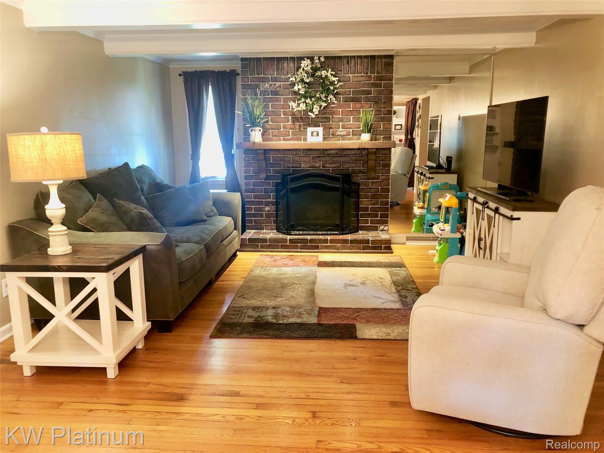 2860 Riverside Drive Port Huron, MI 48060 - Photo 10 of 26 IMG_0369.jpg