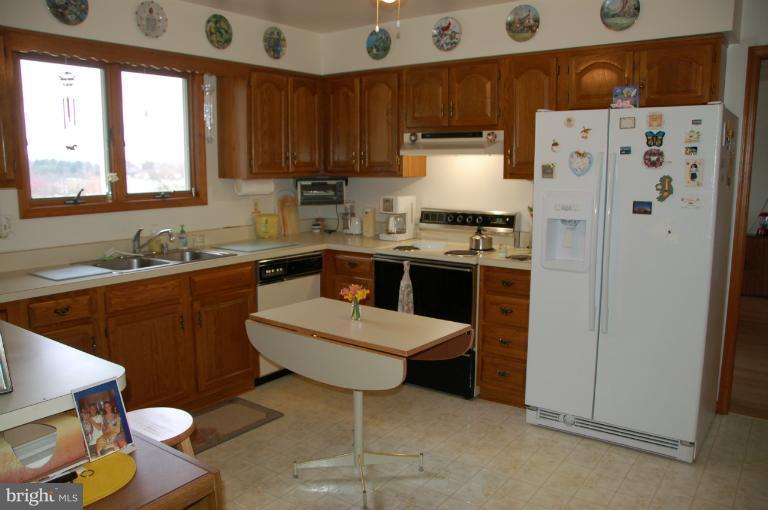 502 Stone Road Westminster, MD 21158 - Photo 2 of 22 Kitchen
