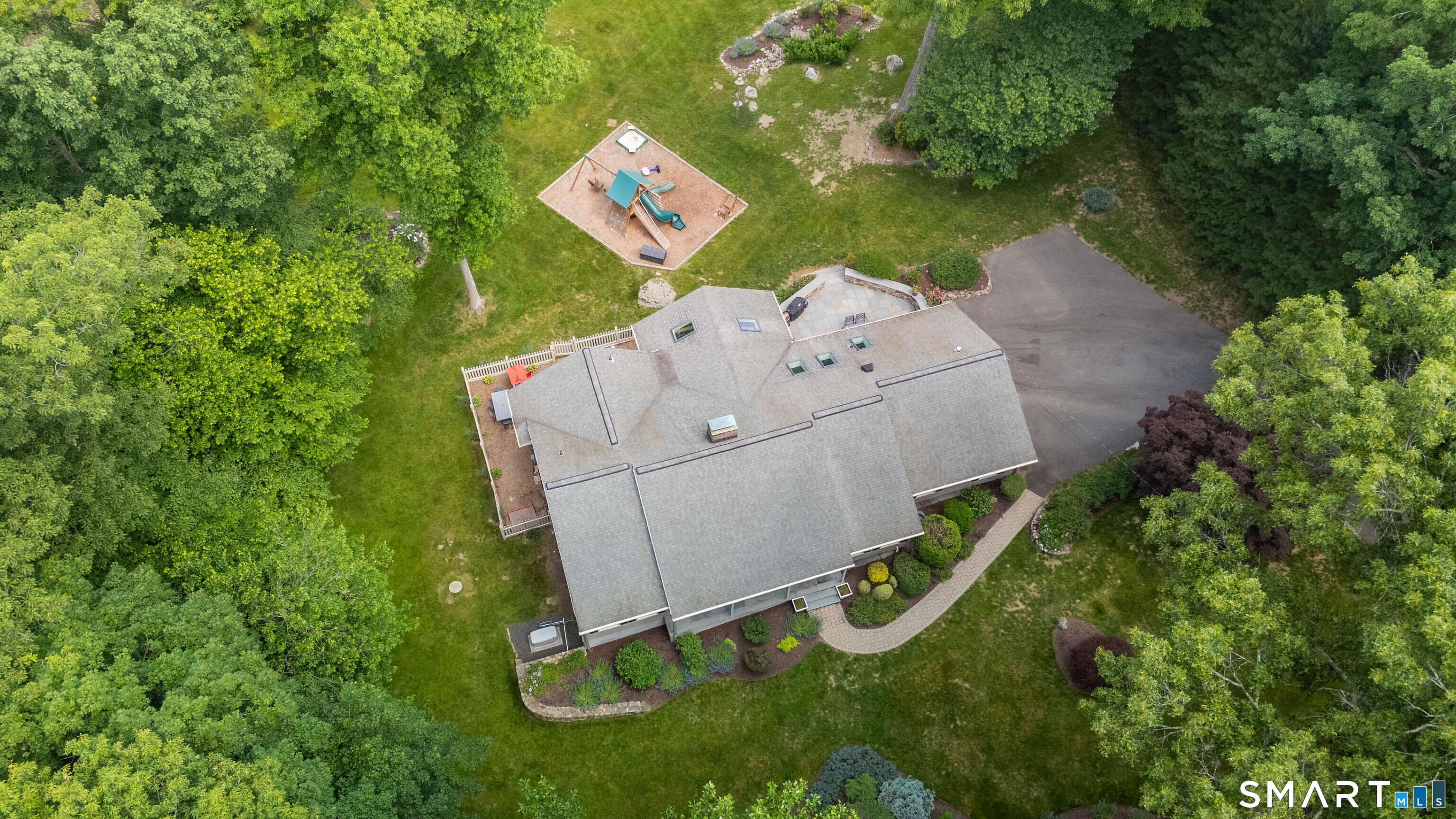 14 Saw Mill Road Weston, CT 06883 - Photo 10 of 40