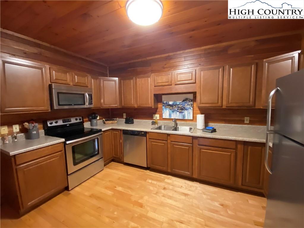 109 Lazy Way Boone, NC 28607 - Photo 9 of 25 Gallery Image 9