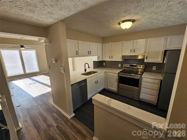 $1,705 | 9445 Lexington Circle, Unit D, Charlotte, NC 28213