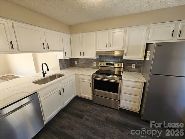 $1,705 | 9445 Lexington Circle, Unit D, Charlotte, NC 28213