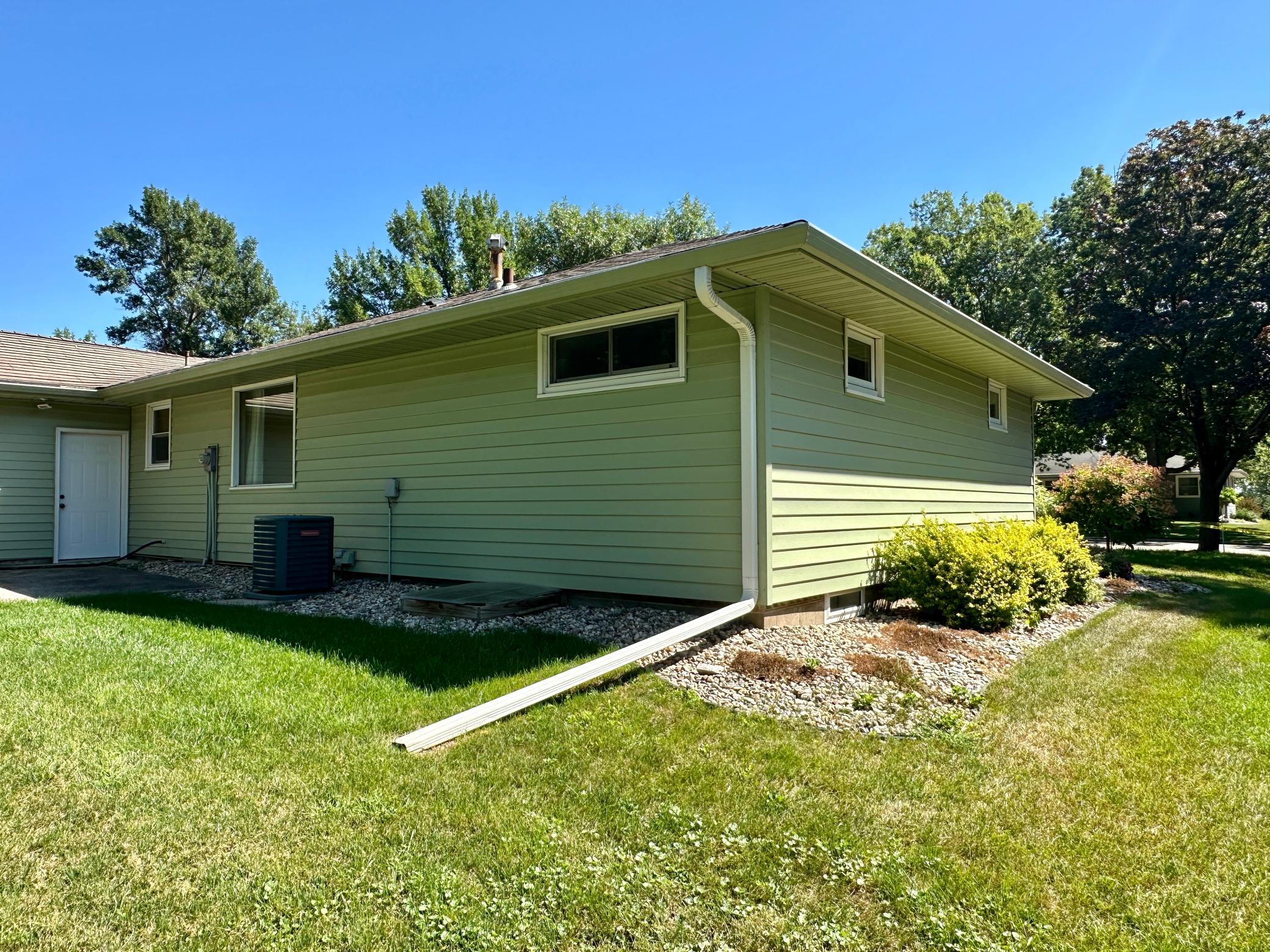 1115 Elmhurst Avenue Luverne, MN 56156 - Photo 6 of 36