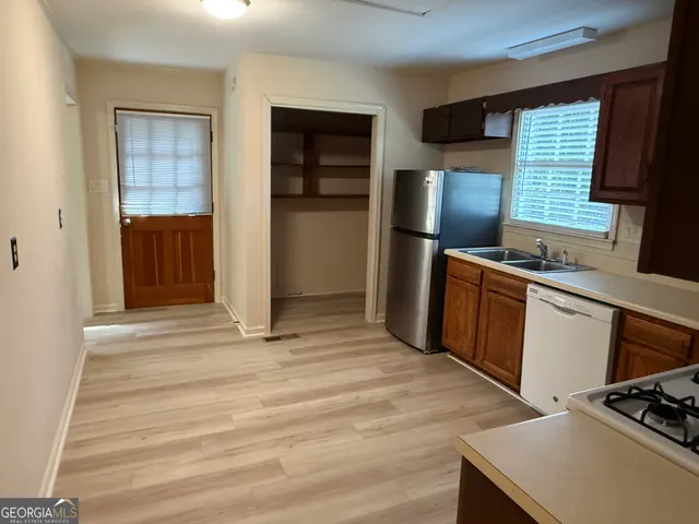 $1,900 | 1832 King George Lane Southwest, Atlanta, GA 30331