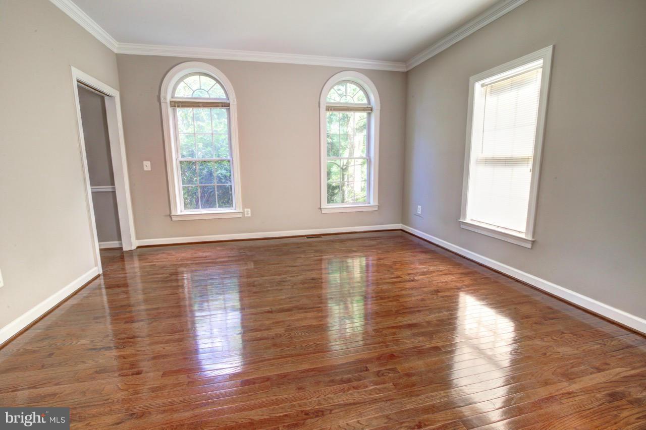 2167 Chain Bridge Road Vienna, VA 22182 - Photo 12 of 30 Living Room