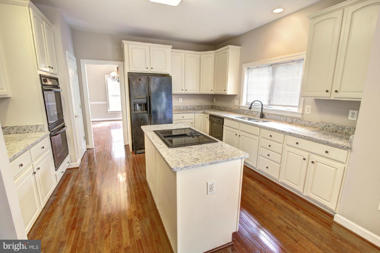 2167 Chain Bridge Road Vienna, VA 22182 - Photo 6 of 30 Kitchen