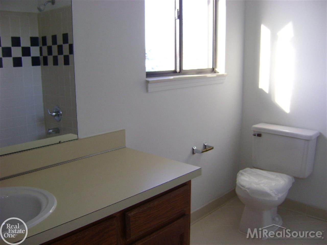 18680 East 14 Mile Road, Unit E8 Fraser, MI 48026 - Photo 8 of 11