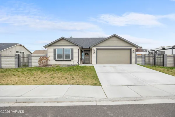 $395,000 | 620 Pappys Way, Grandview, WA 98930