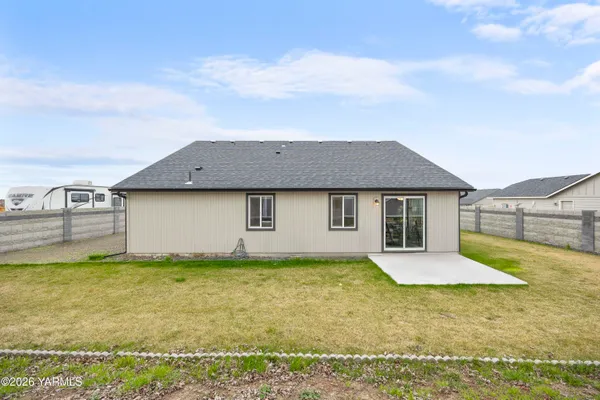 $395,000 | 620 Pappys Way, Grandview, WA 98930