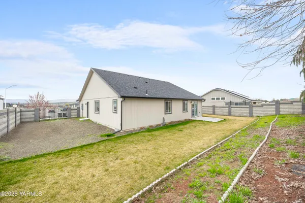 $395,000 | 620 Pappys Way, Grandview, WA 98930