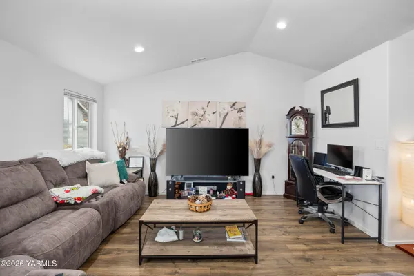 $395,000 | 620 Pappys Way, Grandview, WA 98930