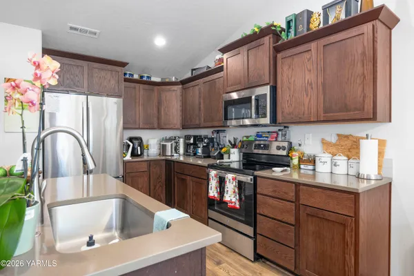 $395,000 | 620 Pappys Way, Grandview, WA 98930