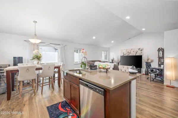 $395,000 | 620 Pappys Way, Grandview, WA 98930