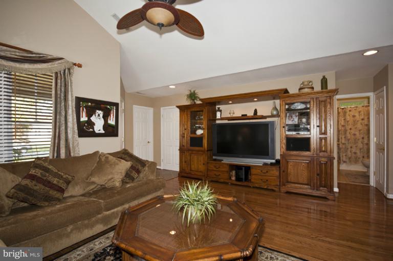 13211 Choptank Road Baltimore, MD 21220 - Photo 11 of 30 Living Room