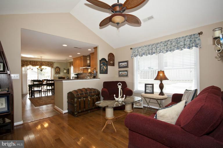 13211 Choptank Road Baltimore, MD 21220 - Photo 14 of 30 Family Room