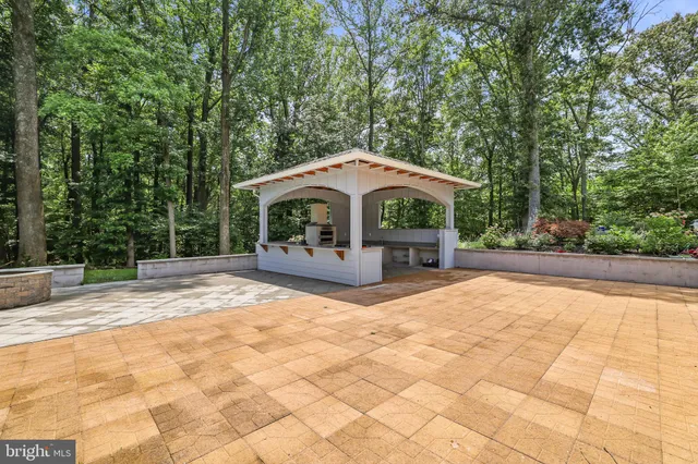 a view of a yard with furniture and outdoor tub