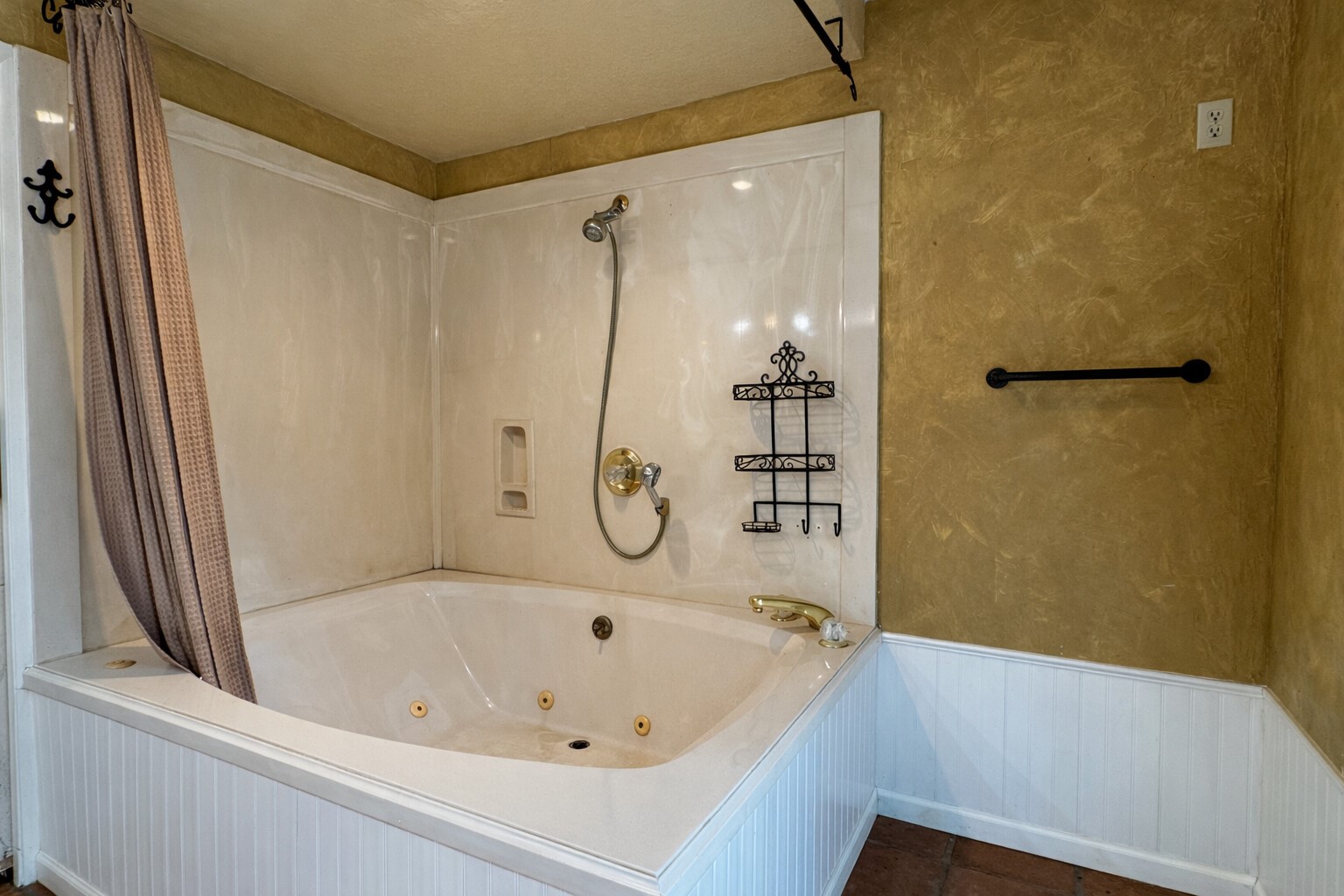 202 Hardy Street Bacliff, TX 77518 - Photo 11 of 21 a bathroom with a bathtub and shower