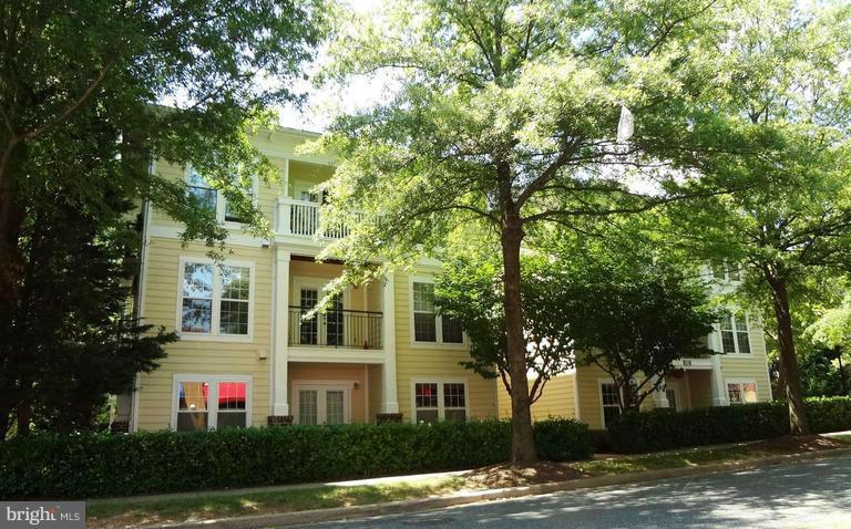 102 Booth Street, Unit 34 Gaithersburg, MD 20878 - Photo 1 of 17 Exterior (Front)