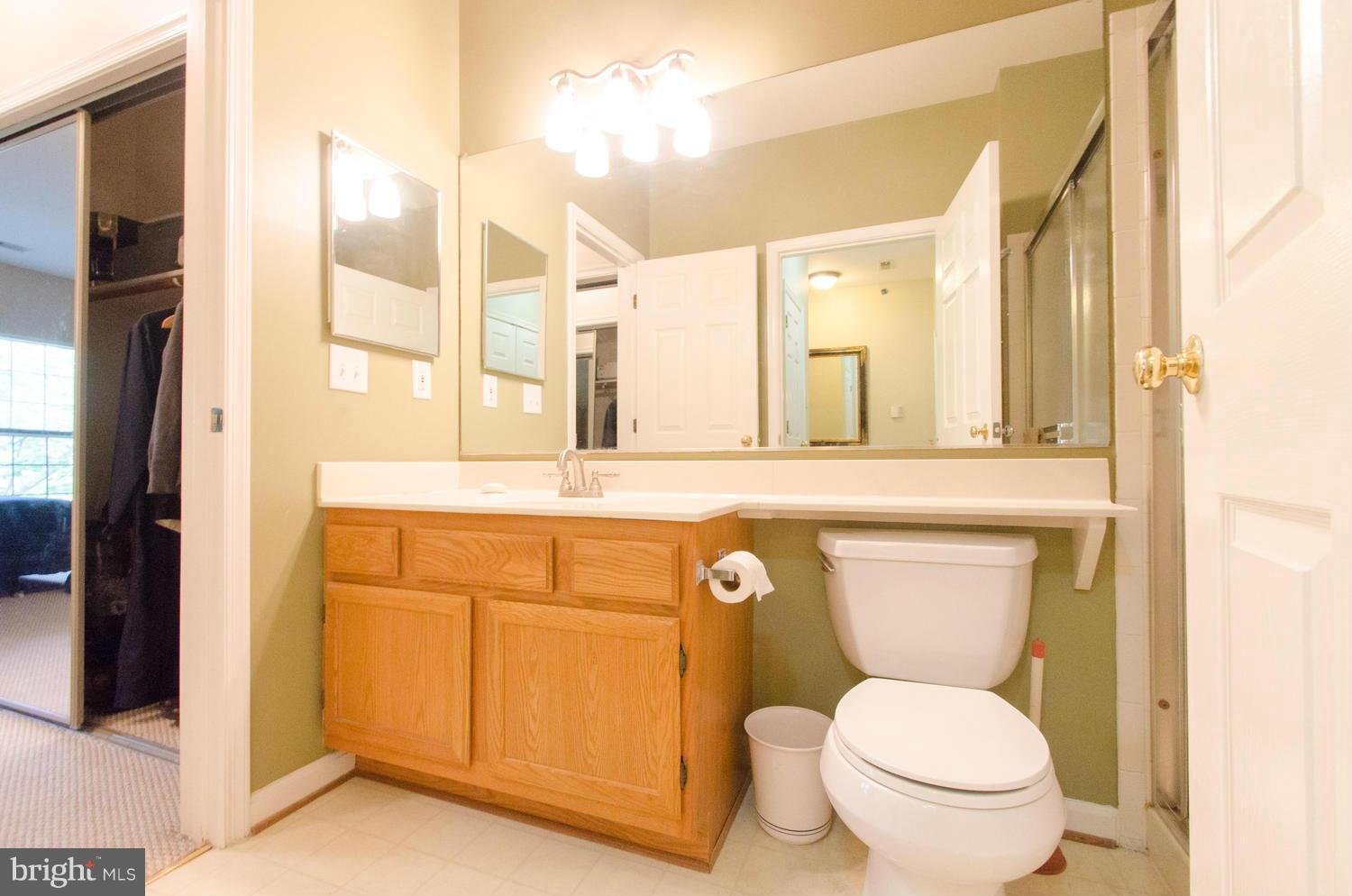 102 Booth Street, Unit 34 Gaithersburg, MD 20878 - Photo 12 of 17 Bath (Master)