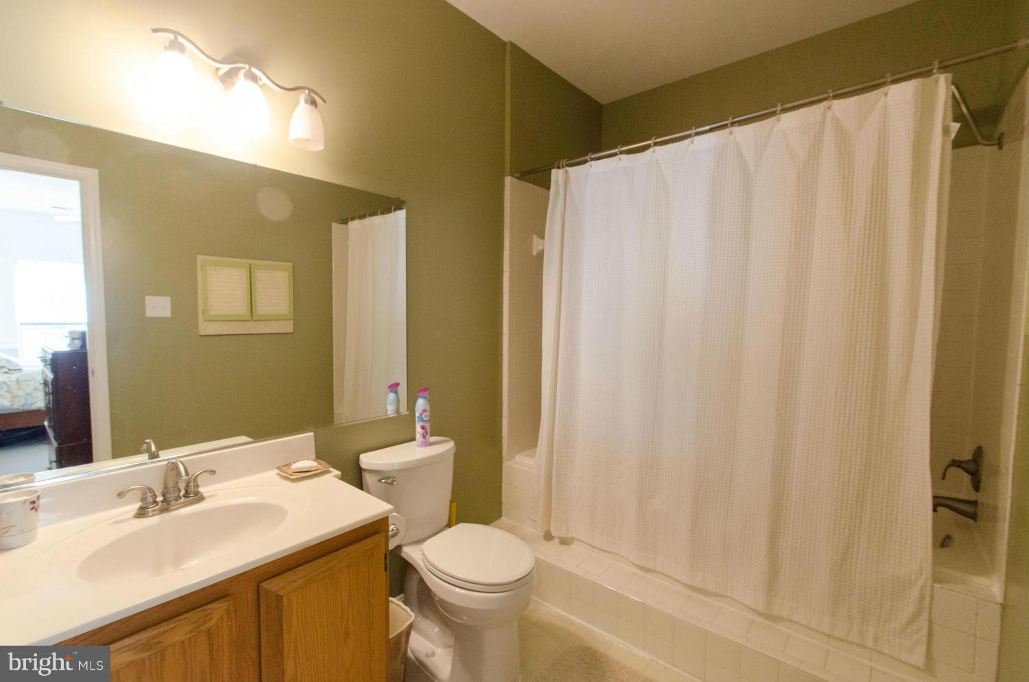 102 Booth Street, Unit 34 Gaithersburg, MD 20878 - Photo 14 of 17 Bath