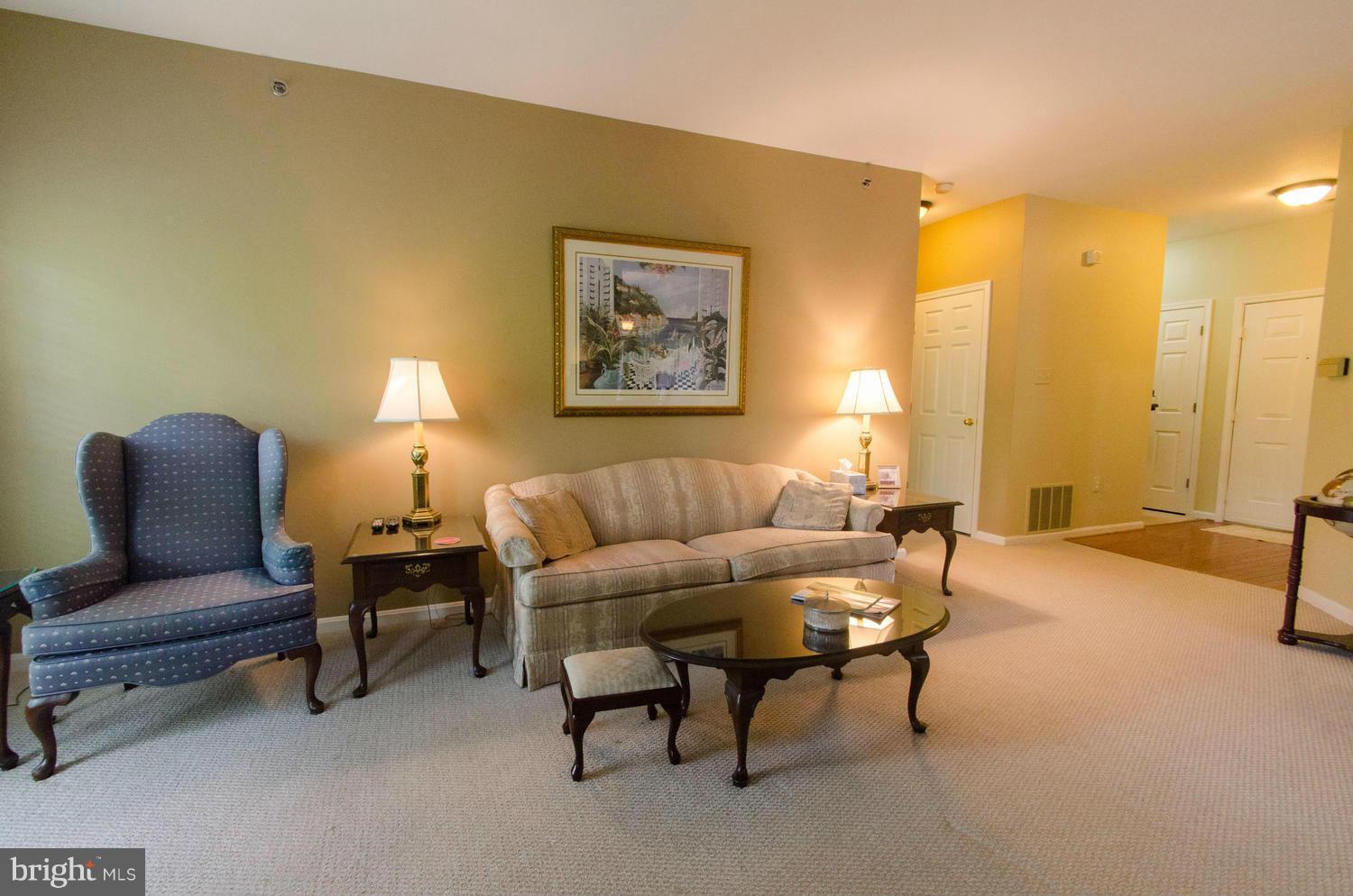 102 Booth Street, Unit 34 Gaithersburg, MD 20878 - Photo 5 of 17 Living Room