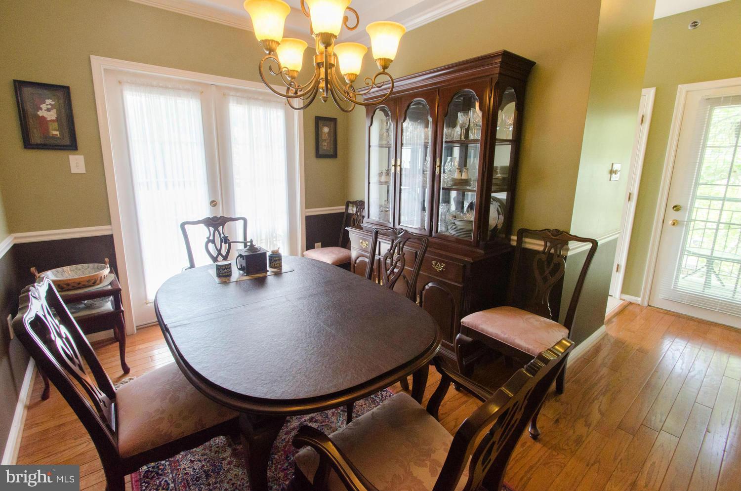 102 Booth Street, Unit 34 Gaithersburg, MD 20878 - Photo 6 of 17 Dining Room