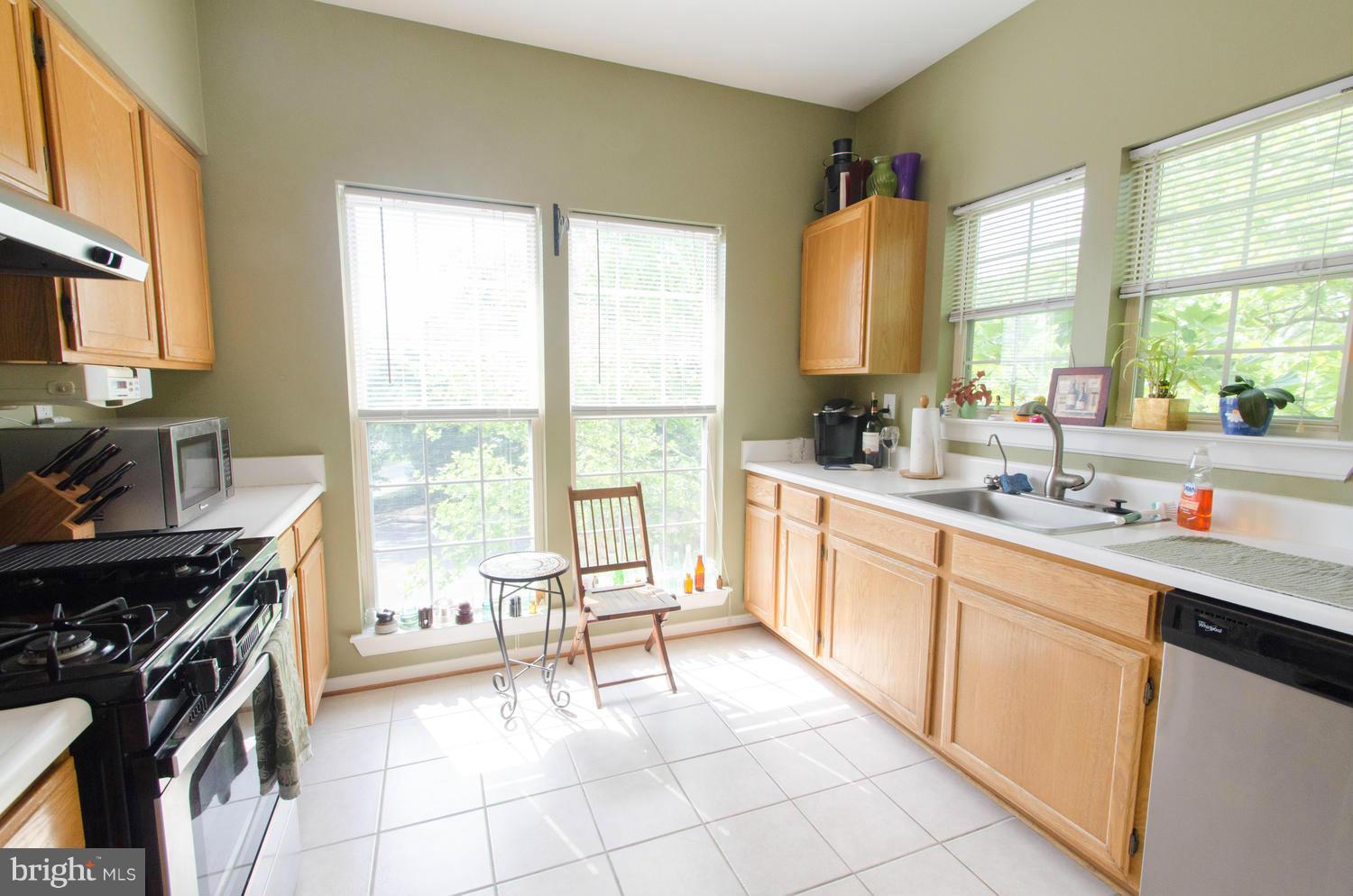 102 Booth Street, Unit 34 Gaithersburg, MD 20878 - Photo 7 of 17 Kitchen