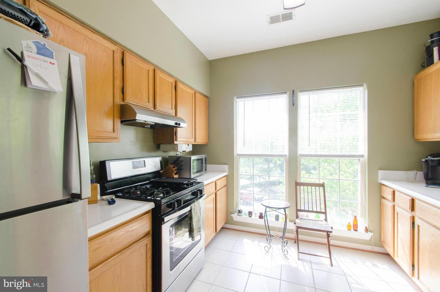 102 Booth Street, Unit 34 Gaithersburg, MD 20878 - Photo 9 of 17 Kitchen