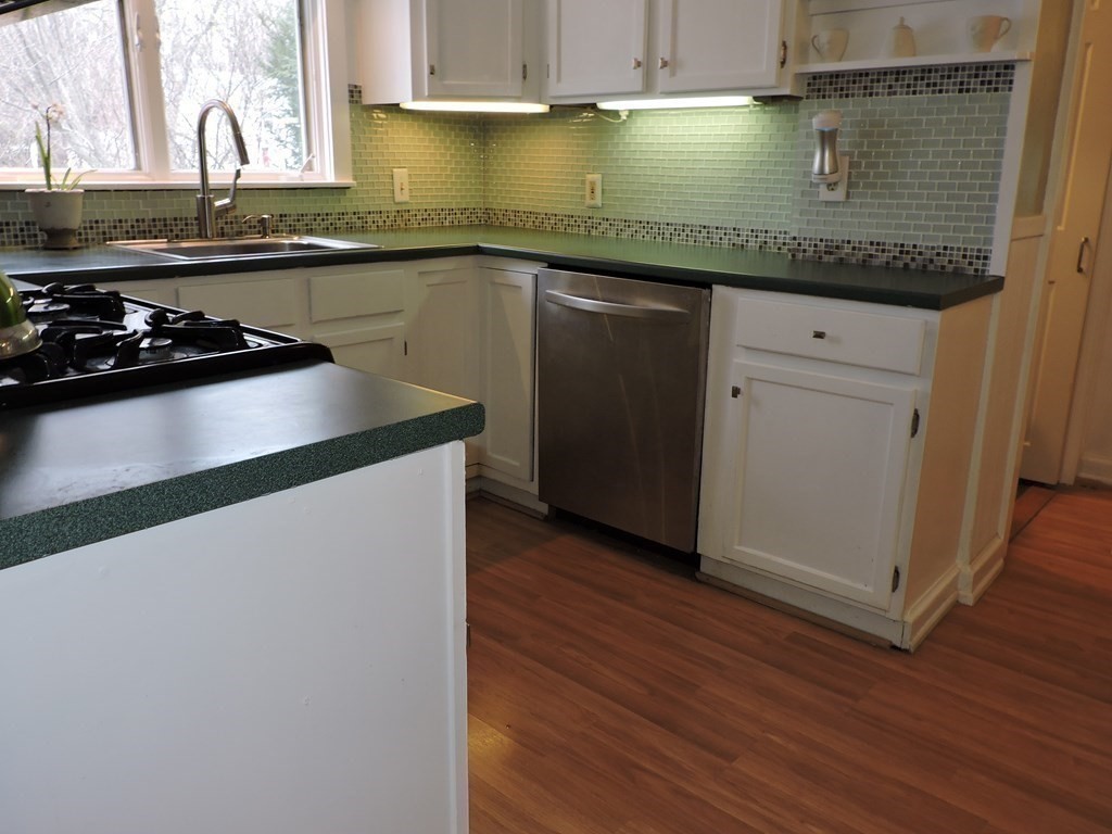 19 Rochelle Street West Springfield, MA 01089 - Photo 11 of 34 Gallery Image 11